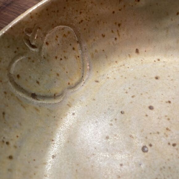 Pottery Dish with fruit engraved- Marking NIC 3-5 engraved on bottom - 🌻💕🌻 - Picture 3 of 7